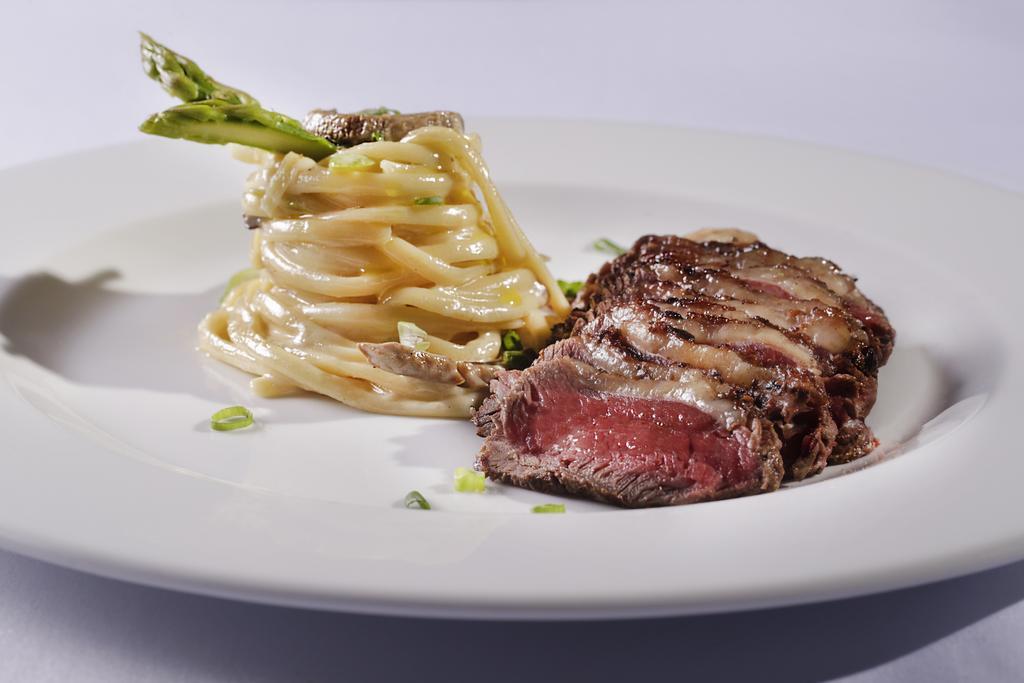 Sheraton Reserva Do Paiva กาโป เด ซันโตอากอสตีโญ ภายนอก รูปภาพ A steak prepared sous-vide