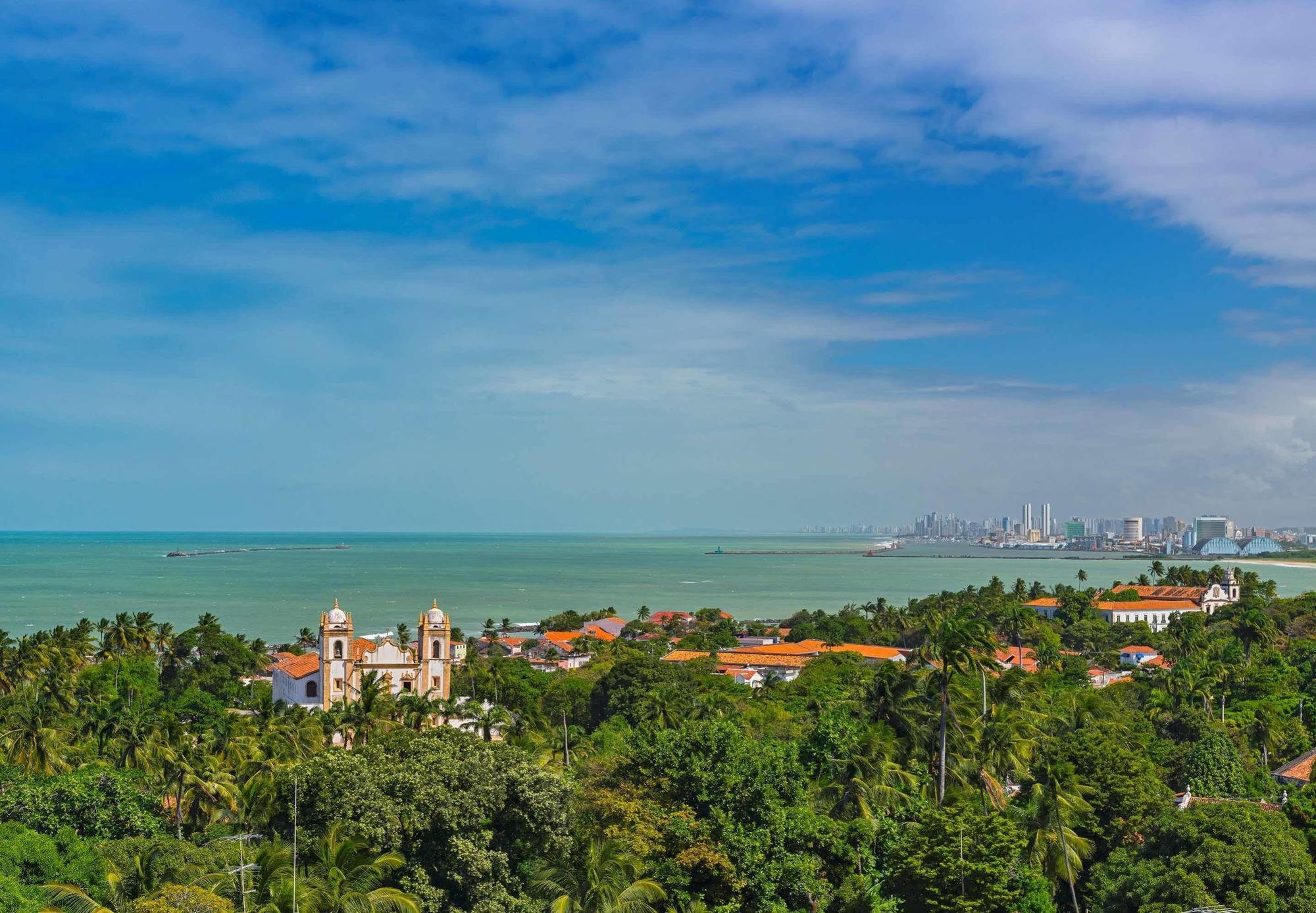 Sheraton Reserva Do Paiva กาโป เด ซันโตอากอสตีโญ ภายนอก รูปภาพ View of the city from the hill of the same name